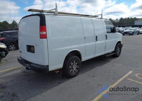 2017 Chevrolet Express 2500 Work Van z USA, uszkodzony, nr VIN 1GCWGAFF6H1129311